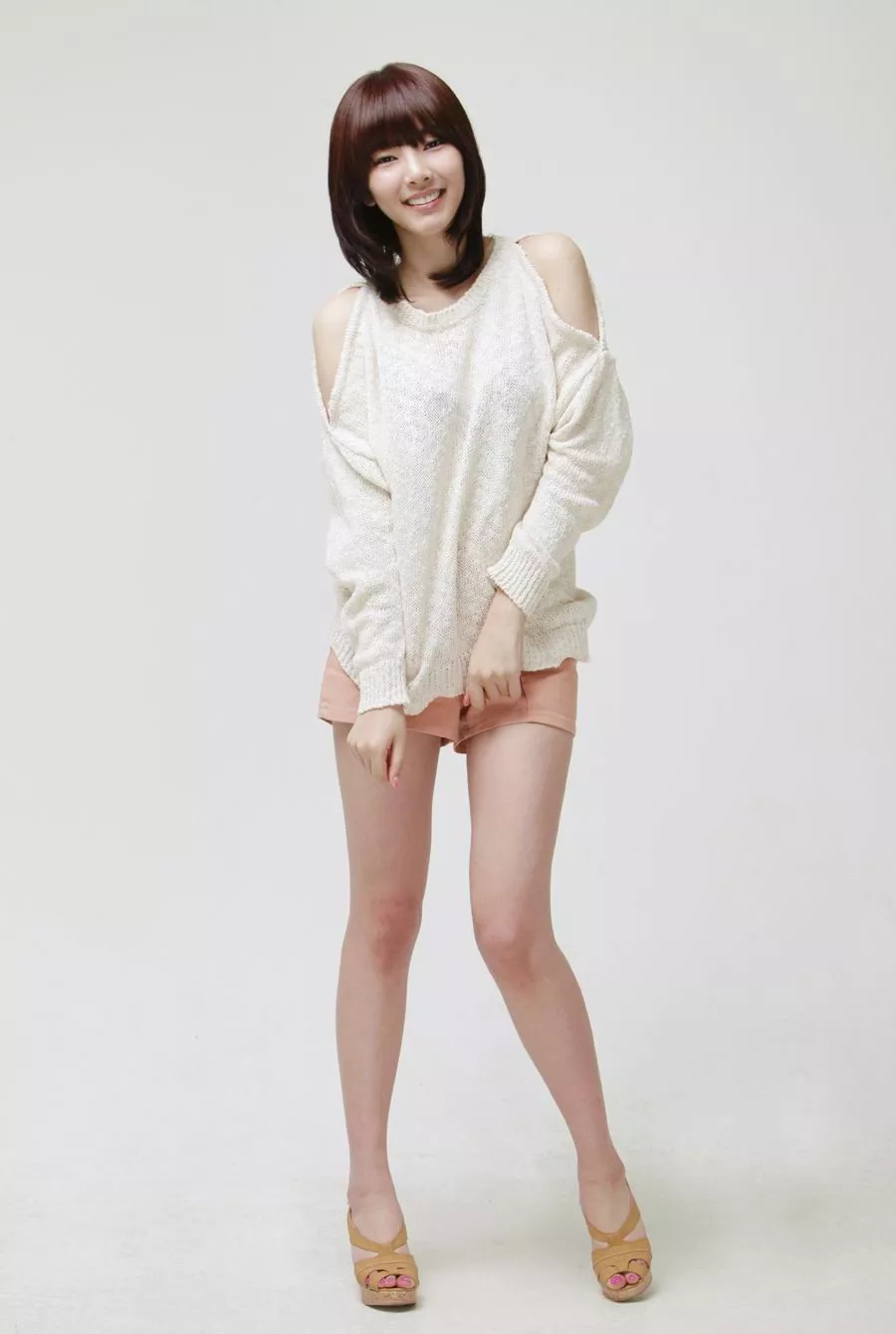 Xgyw.Org_韩国美女艺人裴涩琪高挑身材性感美腿写真11P