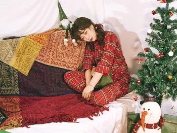 [艺图语]Vol.011_模特南京桥本环奈圣诞即事主题私房性感红色格子服饰迷人写真30P