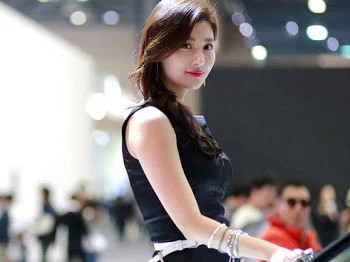 韩国靓丽车模姜星夏迷人秀发性感短裙美腿写真20P