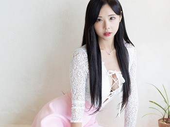 韩国美女模特Habin亲密时光主题性感白色上衣配粉色短裙露粉色比基尼诱惑写真110P