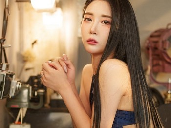 韩国美女模特Bomi-Revealing